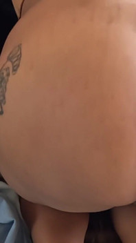 Ragazza amatoriale che succhia