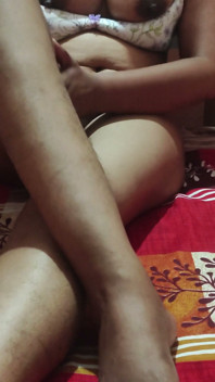 La mia amica Neha si masturba due volte davanti a me