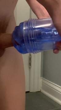 Kızıl saçlı twink'ten eller serbest boşalma