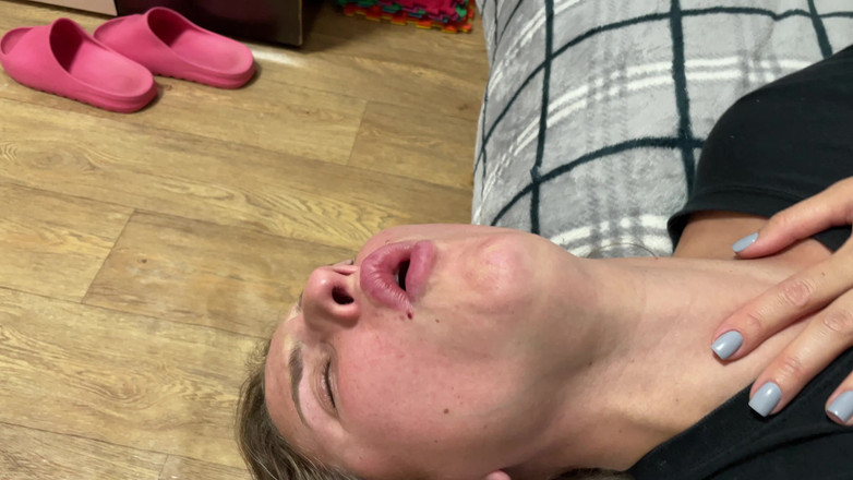 Hottie goddess: Dotěrný kašel fetiš POV