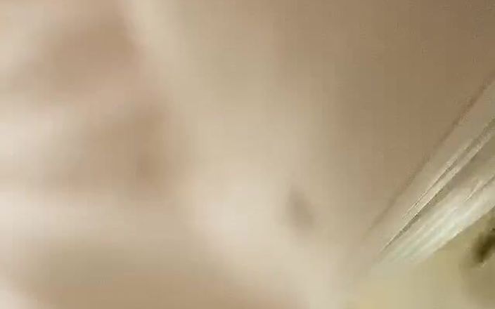 Alicia Rhodes: 歌詞の意味: 私の小さな子猫とお尻は、いくつかの良い愛情を得た前の夜の翌朝