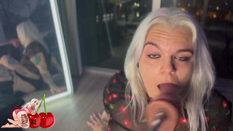 CherryBombBomb: Poprvé šukání do krku na šukacím stroji