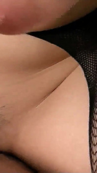 Divoká japonská gangbang párty s chlupatou dospívající kundičkou