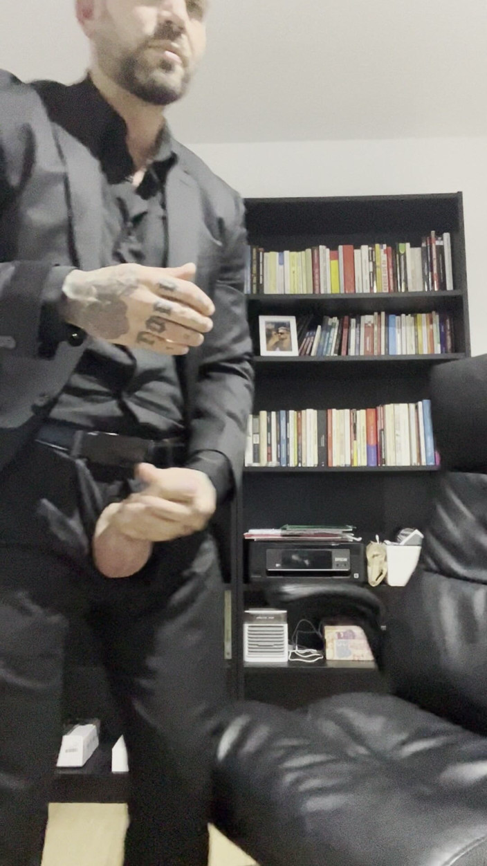 Juan Lucho Gay: Handsome Guy Masturbates in Suit