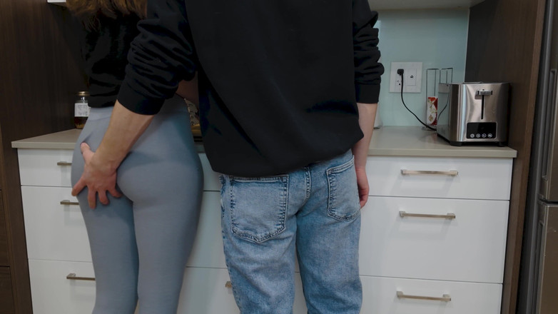 FantasyBabe: Young Amateur Couple Fucks While Making Dinner