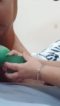 Şanslı kız Kween Bunny B ile fleshlight seks