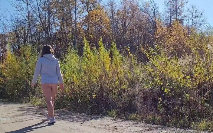 Julia Meow: 外はまだ春で、古い冬の写真セットを投稿しています。私は自分自身を訂正します:ここに素晴らしい秋のビデオがあります