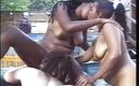 Africans Orgasm: Schwarz-weiß-orgie im whirlpool