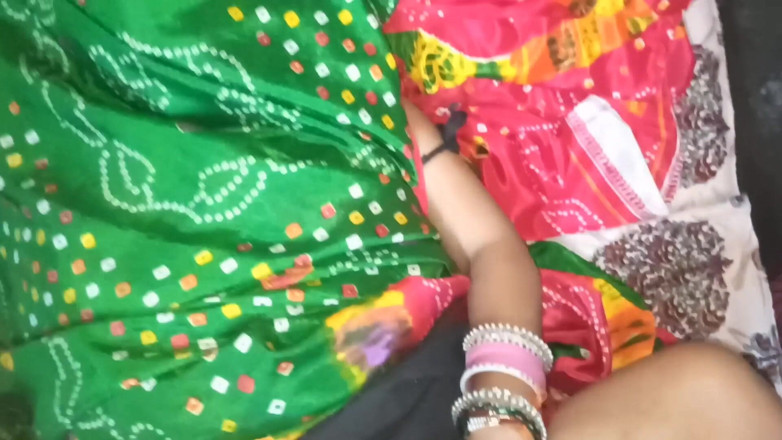 Mehak1993: Üvey kız kardeşini rakhi'ye hediye ederek mutlu etti