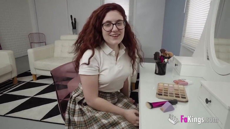 FAKings: Nevlastní otec už ví, že dělám porno a nevadí mu to.