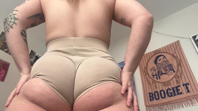 Lenna Lux: Ass Shaking and Spreading