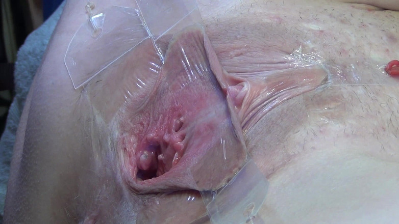 deep keely: 1 혀로 젖은 음부가 아주 가까이에서 멀리 벌어져 있다