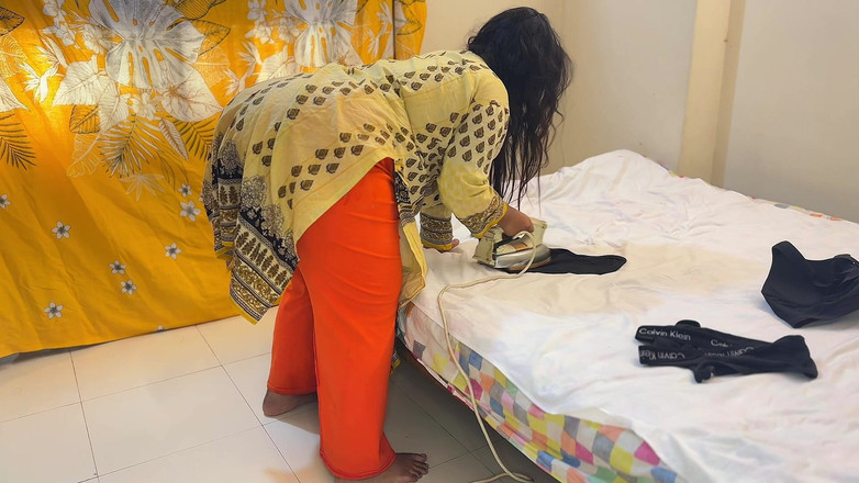 Aria Mia: Min fru tar med sin styvsyster och när jag kommer...