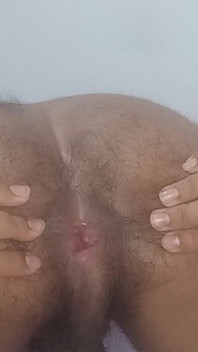Corre mientras mira mi culo
