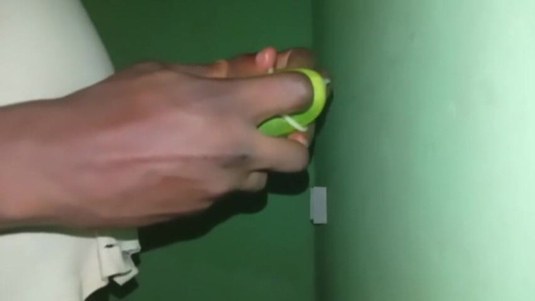 Badman4606: Mengusap timun saya dengan bagus dan perlahan