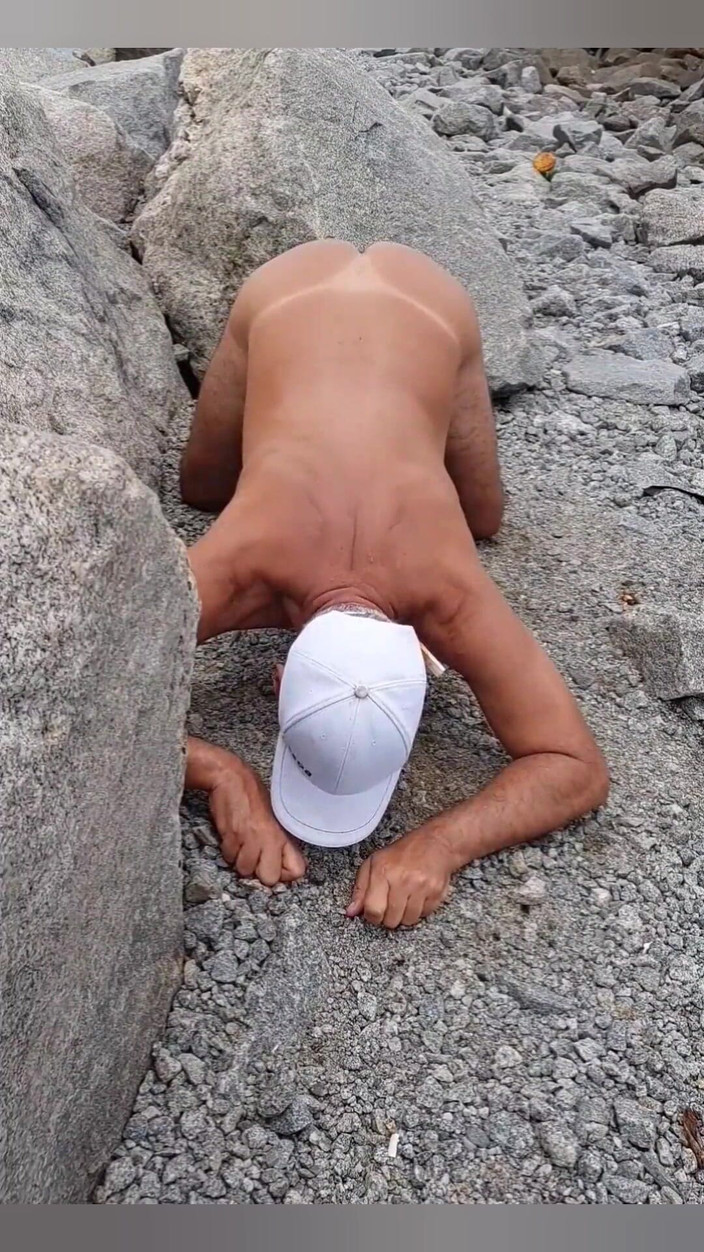 Ladysilvas: 섹시한 마크로 무두질한 엉덩이를 보여주는 바위의 벌거벗은 Ladysilva