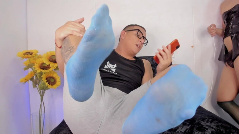 Mr Feet Colombia: Uwielbiaj stopy swojego mistrza Tomasstyla w jego niebieskich rajstopach sportowych