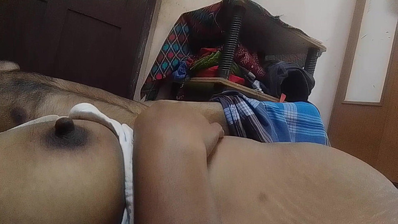 LEGSCOUPLE12: Suami menghisap tetek isterinya dan menggembirakannya