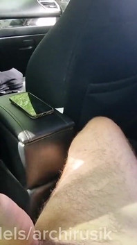 俺はクソして、車の中でケツに穴を開けて、ザーメンクルーズしてるんだよ!
