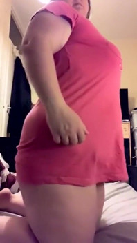 Bbwbootyful striptease bückt sich über spreizende hintern
