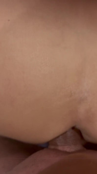 GILF Dianne की तंग छोटी गांड लंड के लिए तरसती है