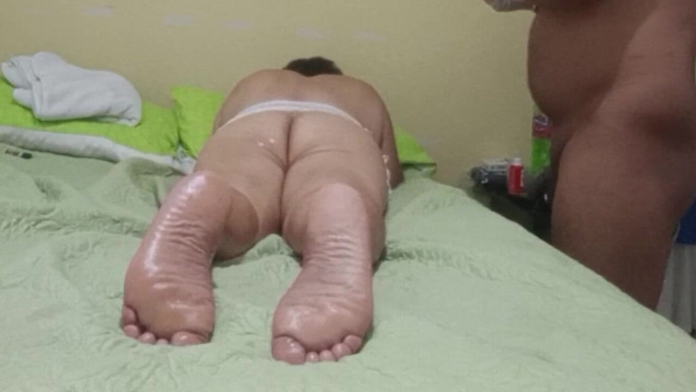 Milfta boohot: Masaż stóp olejkiem dla dojrzałej mamuśki