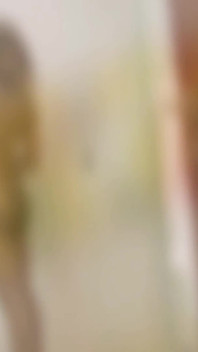 Lidia si ladyboy besar lagi mandi