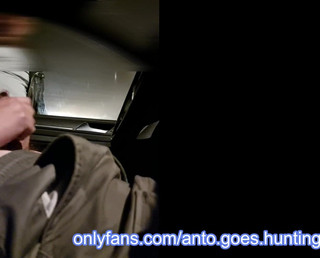AntoGoesHunting: Крейсерская остановка на отдыхе, мужик выстреливает огромную порцию спермы