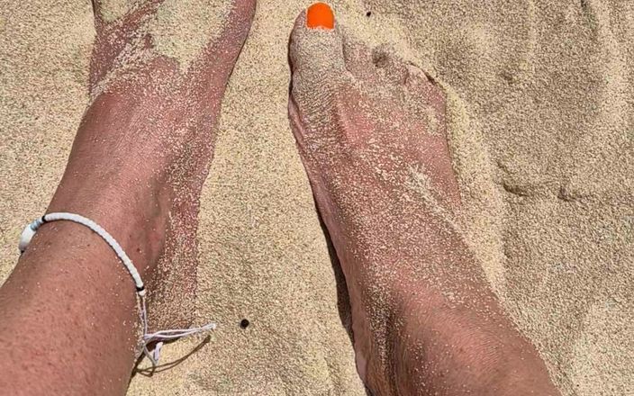 Uk Joolz: Feet in the Sand!