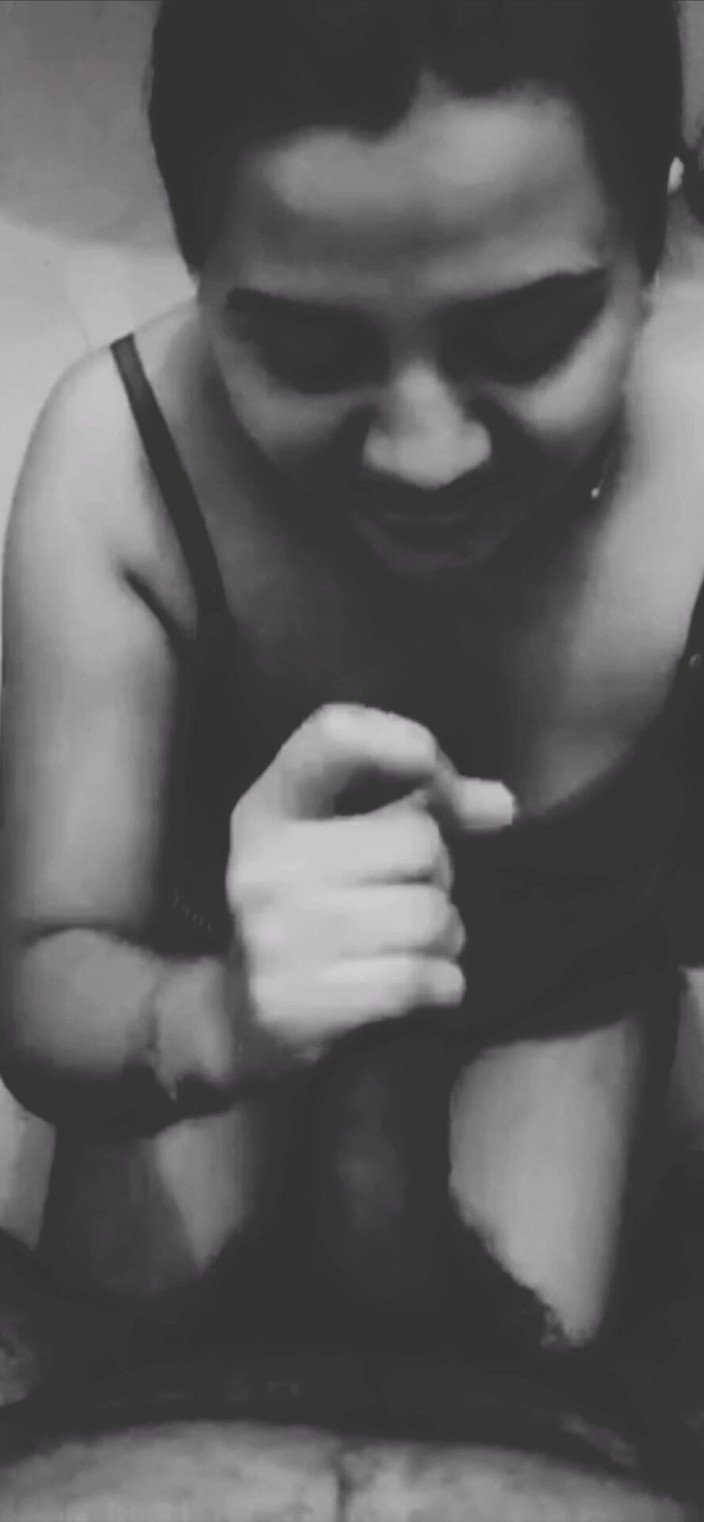 Sanayababhi: Shii, nevycháděj mi na obličej, v kamarádově koupelně