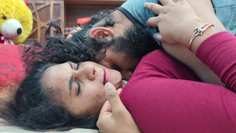 Vaishnavysharunraj: Hot Neck Kiss Finder Menjilat Dengan Menggesel Pepek