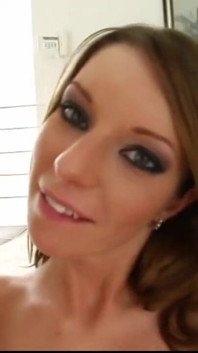 Blonďaté nevlastní sestry mají anální sex