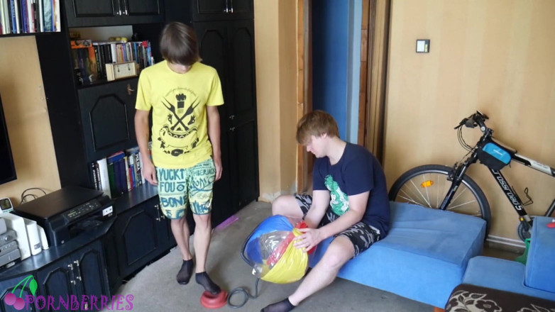 Ethan Alex: ถุงน่องสีดำบาง ๆ พ่นลูกโป่ง + เท้าเย็ดควย