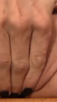 Morena flaca da su primer gloryhole