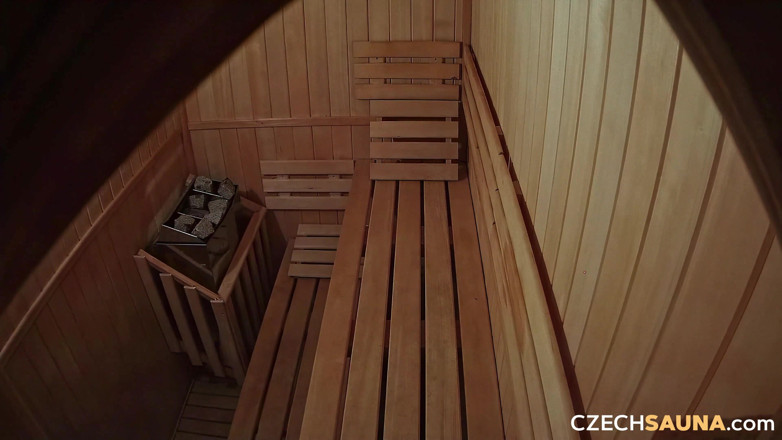 Czech Sauna: Sauna ceca 22: tette mostruose in una sauna bollente!