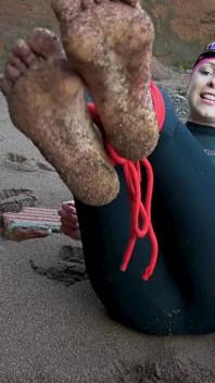 Wetsuit, Waves e Kink: l'inaspettata avventura bondage di un nuotatore