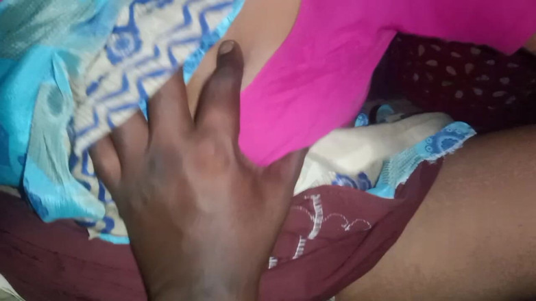 Priyanka314: बड़ी गांड वाली भारतीय लंबे बालों वाली आंटी सेक्स