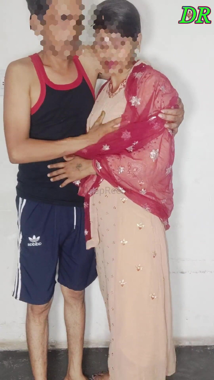 DeepReenu123: Deep Dikongkek Makcik Panas Dalam Posisi Berdiri