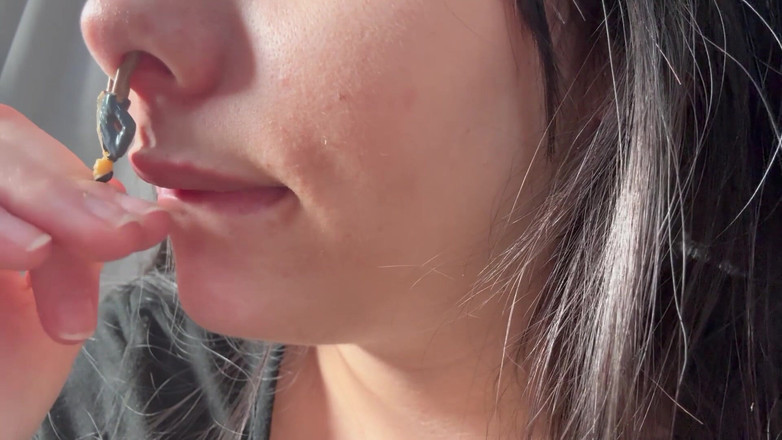 AmayaMori: Mädchen der riesin steckt ihren kleinen ehemann auf sie