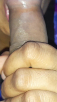 Pooja Bhabhi tak prawie ssała mojego kutasa