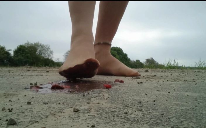Carmen_Nylonjunge: Nylonowa stopa truskawka zmiażdżone, miażdżąca na zewnątrz