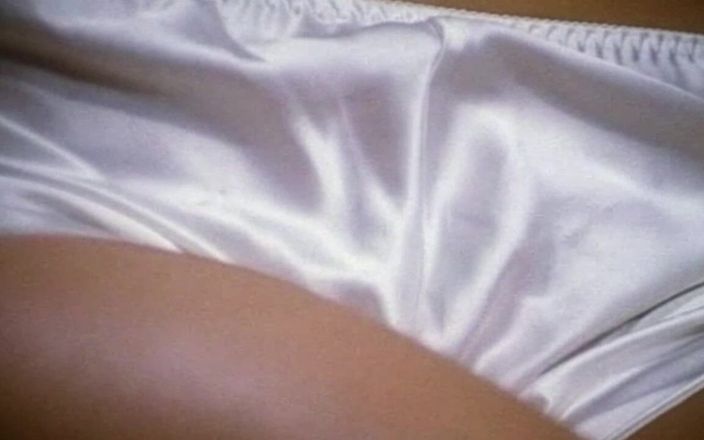 Inhonorof porn: Kelly Trump is Mata Hari: Masturbuje před svým vězni a...