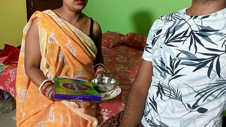 FireeCouple: Rakshabandhan'da üvey erkek kardeş üvey kız kardeşine çok eşsiz bir hediye verdi