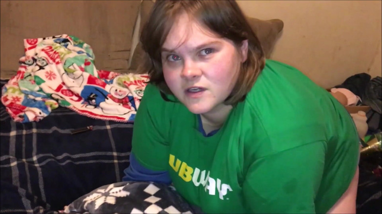 Sadee Rain: 从地铁里操我的三明治制造商在她紧致的菊花里，她很喜欢