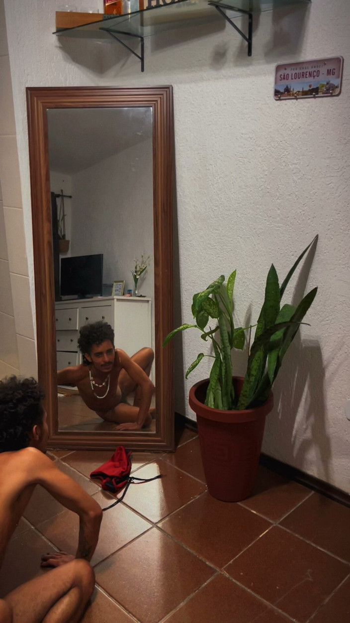 The Vicious Gabe: Pamer telanjang di depan teman saya