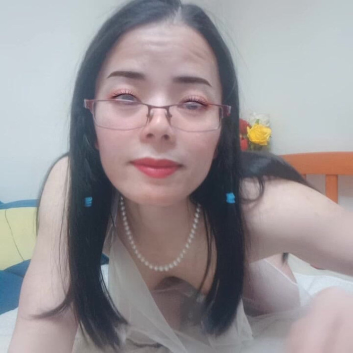 sweethanajapanese: Hana asiatique sexy en robe blanche vous pouvez voir jeter...