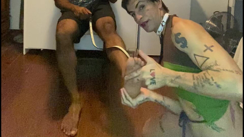 Wesley Bull: Dobře trénovaný submisivní si užívá moje nohy