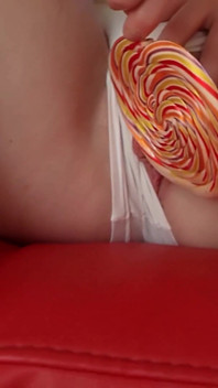 Fată dulce cu țâțe naturale mari futută în pizda ei strâmtă și spermă în gură