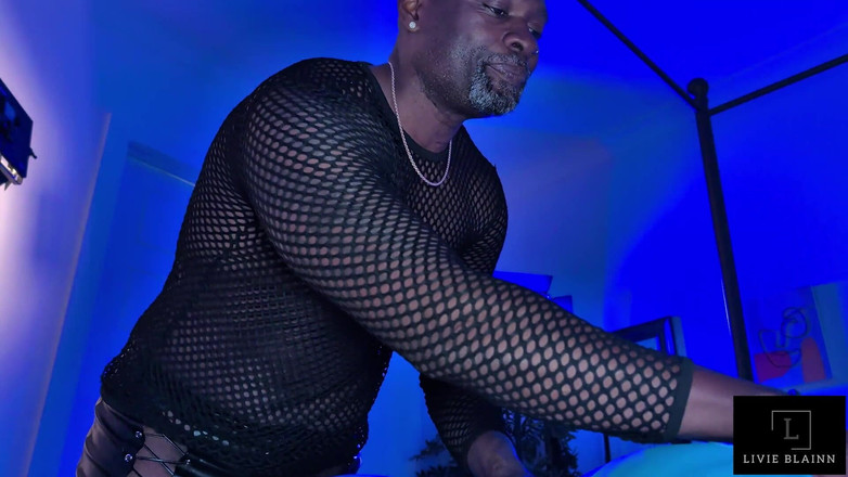 Livie Blainn: BDSM auspeitschen und ficken