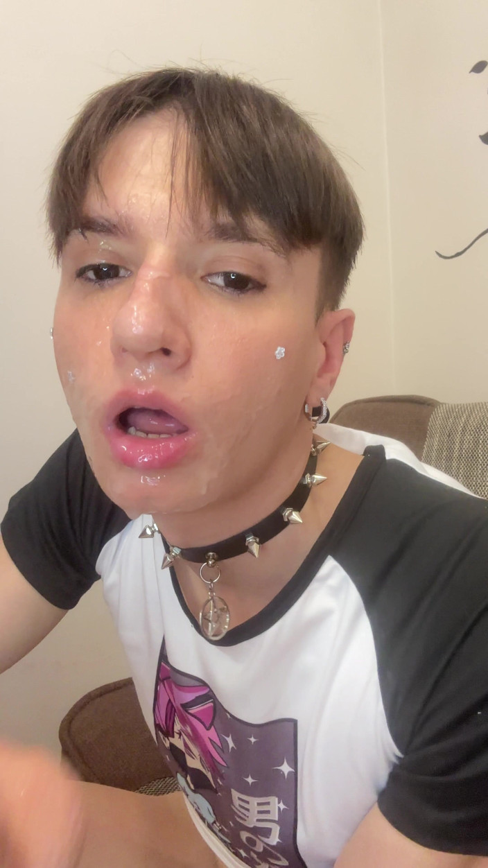 FemmeTwunkie: Femboy Sucking Dildo Got Whole Face Wet